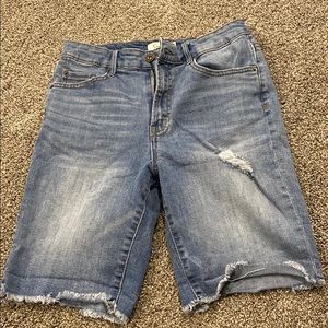 Womens cut off short